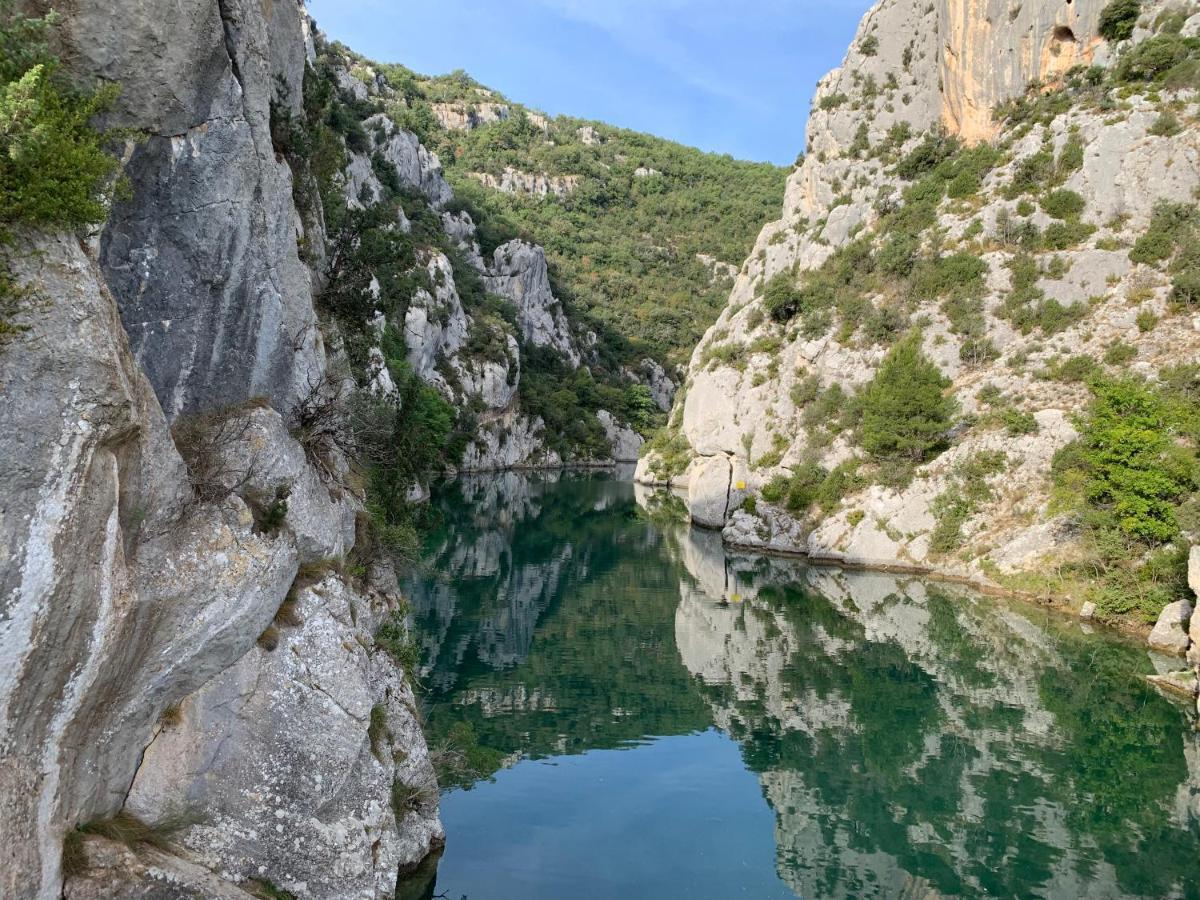 Votre Cocon En Pierre Et Son Spa En Option Gite Le Repos Des Chenes Régusse Eksteriør bilde