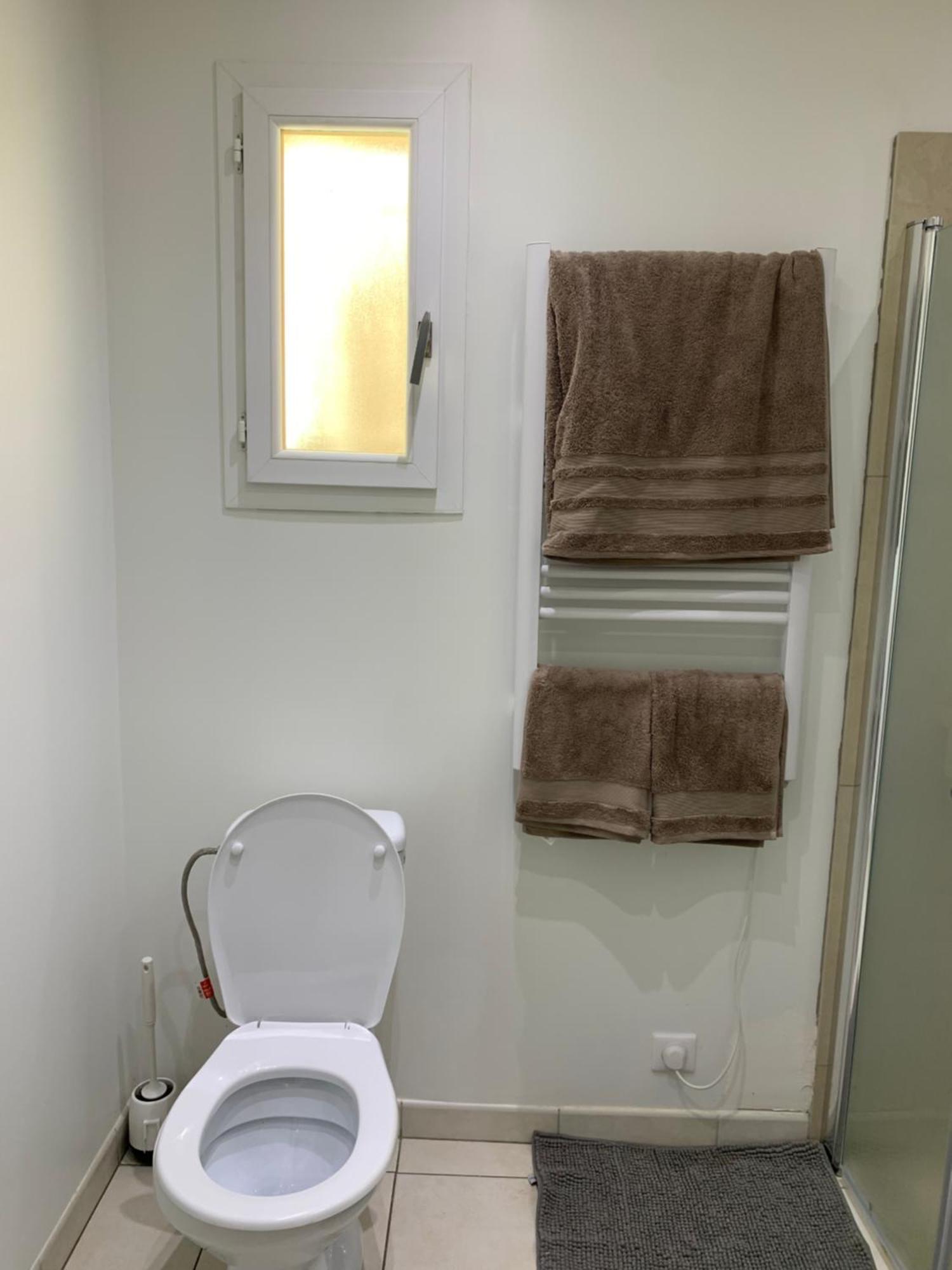 Votre Cocon En Pierre Et Son Spa En Option Gite Le Repos Des Chenes Régusse Eksteriør bilde