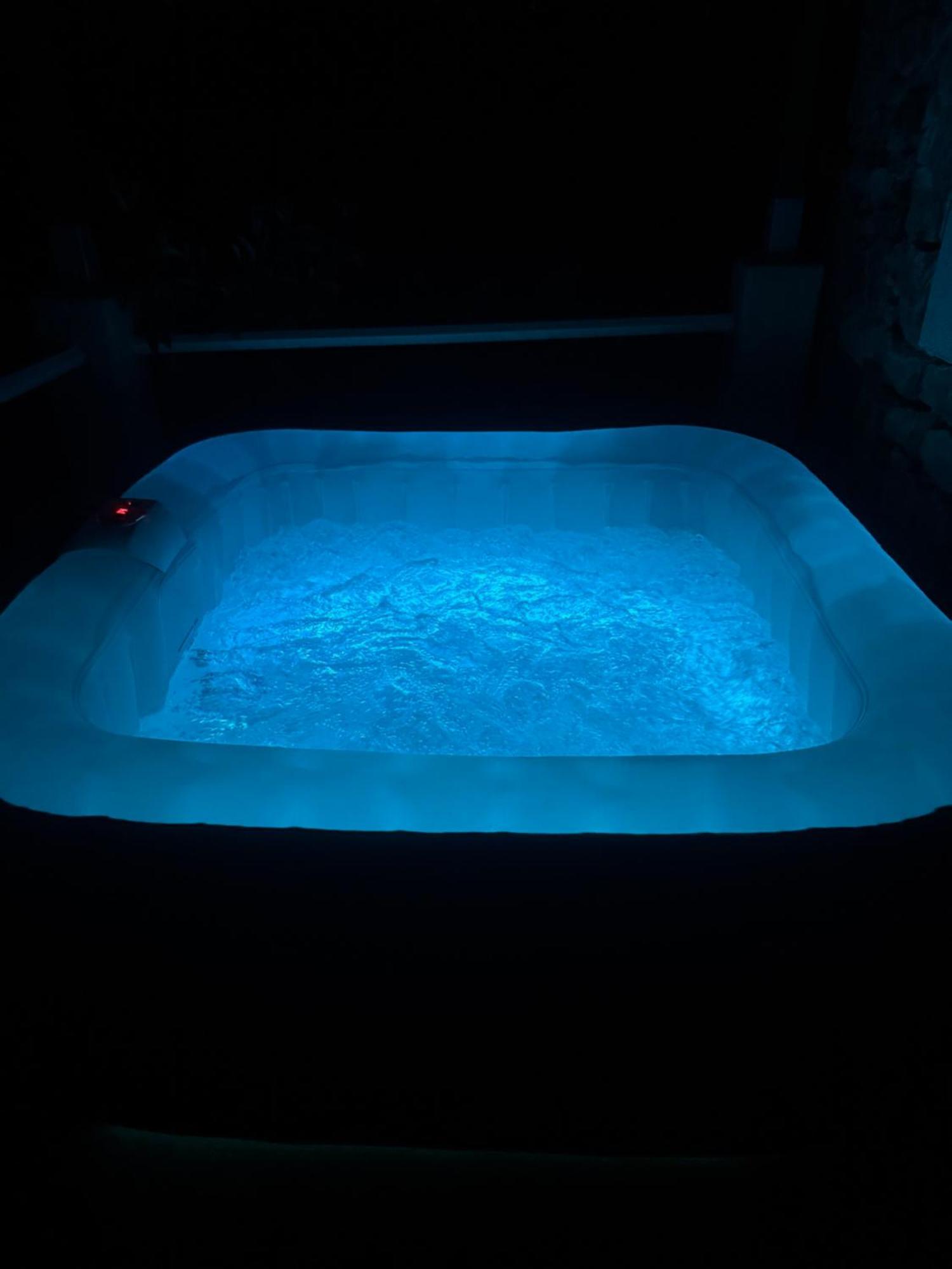 Votre Cocon En Pierre Et Son Spa En Option Gite Le Repos Des Chenes Régusse Eksteriør bilde
